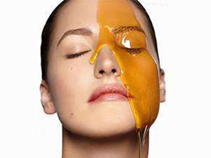 蜂蜜洗脸的好处 紧缩面部皮肤与补水保湿让脸部肌肤白嫩光滑