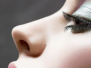 鼻子脱皮怎么办 加强皮肤保湿工作与定期去角质让鼻子变得光滑