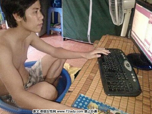 找不到那么多风扇,先拿小盆凑合一下好了。