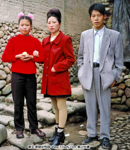 4. 我的名字叫红……一水儿的新衣服,只是爸比你要是把鞋擦擦就更帅了……