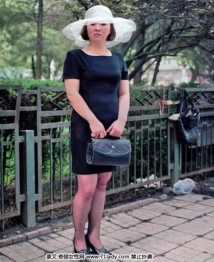 10. 回家问问你母上大人有没有这样穿过!据说这在当年堪称贵妇人级别的打扮!