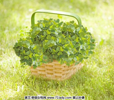 6、他们不允许自己的过去影响自己,过去是存在的,是不会被删除的,聪明的人是不会让自己的过去取干扰自己的未来,要学会如何去应付它,学会从过去中吸取经验,我们不可否认是过去的经历塑造了今天的我们,但是我们的错误不能以过去作为借口,我们要承认自己的错误,努力去改正它!
