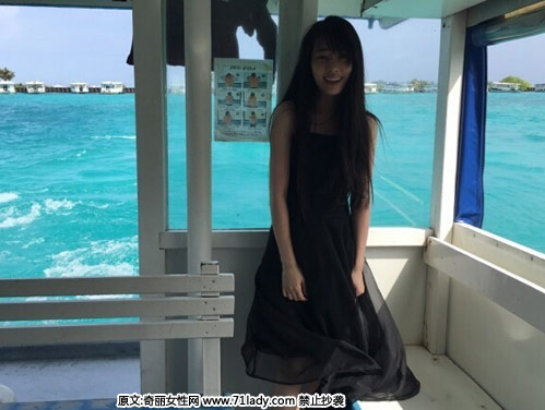 郭碧婷素颜照流出 穿吊带裙长发飘飘皮肤白皙