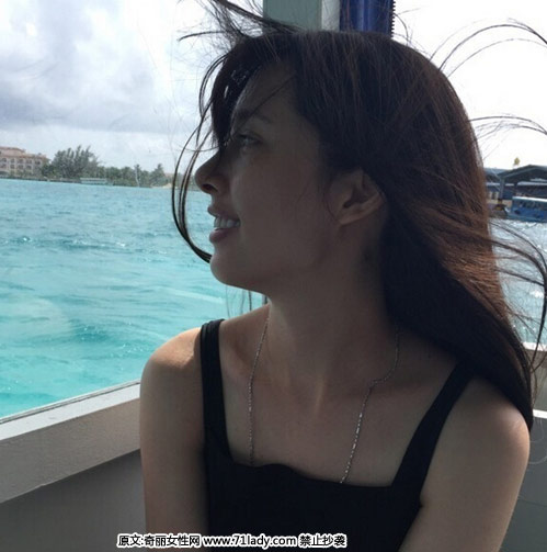 郭碧婷素颜照流出 穿吊带裙长发飘飘皮肤白皙