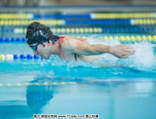 李治廷穿女式比基尼泳衣 上演湿身诱惑
