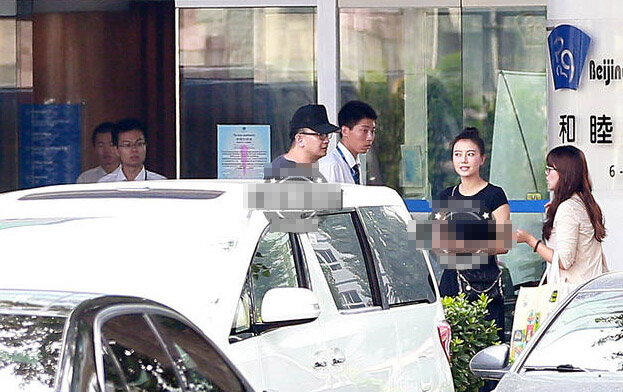 黄海波翻身当爸 高圆圆情深意重现身探望 黄海波翻身当爸 高圆圆情深意重现身探望