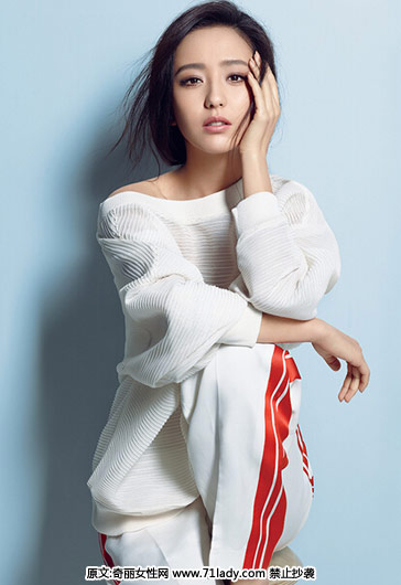 佟丽娅最新写真 小露香肩温婉甜美