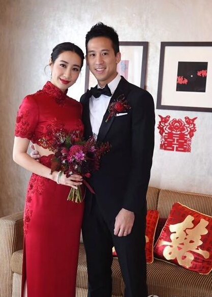 余文乐前女友补办酒席叫嚣 2000万钻饰称嫁对人 余文乐前女友补办酒席叫嚣 2000万钻饰称嫁对人
