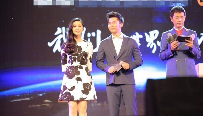 李晨范冰冰再次开启秀恩爱模式 共同出行疑似购买家具 李晨范冰冰再次开启秀恩爱模式 共同出行疑似购买家具