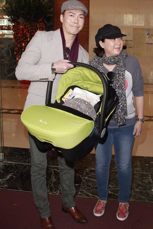 古惑仔与太太们回顾往事 陈小因笑爱上郑伊健逼婚 古惑仔与太太们回顾往事 陈小因笑爱上郑伊健逼婚