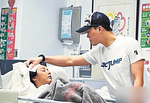古惑仔与太太们回顾往事 陈小因笑爱上郑伊健逼婚 古惑仔与太太们回顾往事 陈小因笑爱上郑伊健逼婚