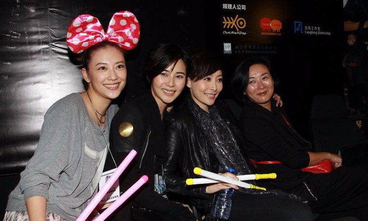 古惑仔与太太们回顾往事 陈小因笑爱上郑伊健逼婚 古惑仔与太太们回顾往事 陈小因笑爱上郑伊健逼婚