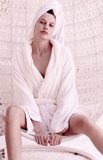 李宇春欲女范儿十足 浴巾裹头拍出浴写真 李宇春欲女范儿十足 浴巾裹头拍出浴写真