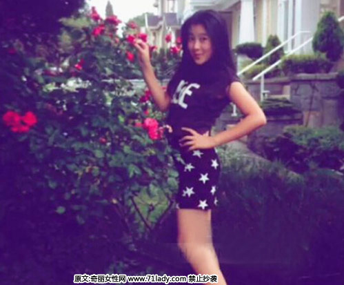 杨子12岁女儿近照曝光,与前妻陶虹女儿杨海润今年12岁了,小小年纪却亭亭玉立很漂亮。
