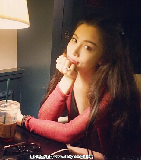 刘翔前妻葛天晒美照 穿吊带裙秀美腿卖萌