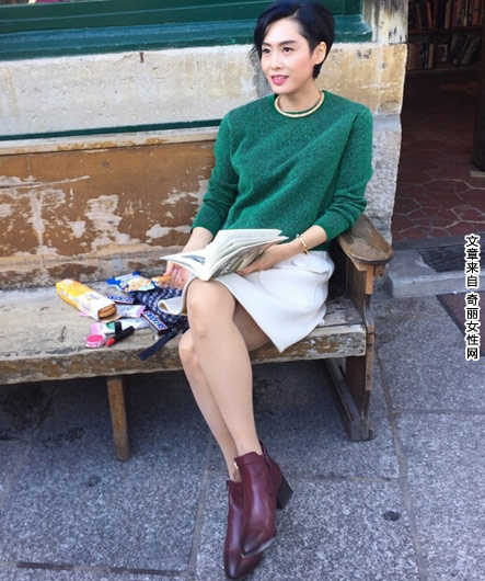 朱茵街拍照曝光 在异国街头绿衣白裙似少女