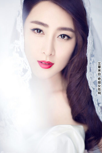 马苏婚纱封面写真出炉 着圣洁婚纱凸显出曼妙的身材