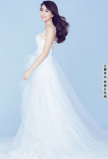 马苏婚纱封面写真出炉 着圣洁婚纱凸显出曼妙的身材