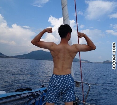 田亮一家晒度假照 女儿森碟和老婆叶一茜母秀大长腿