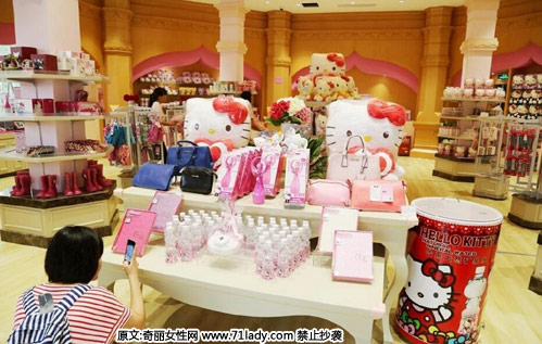 hello kitty主题乐园内景图
