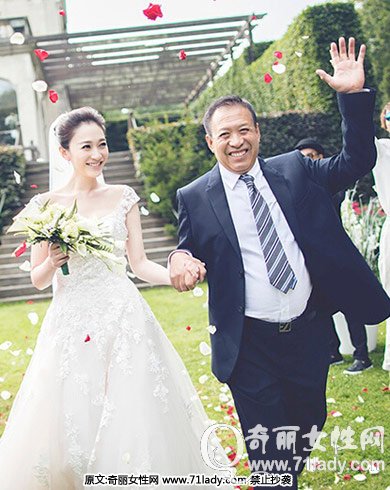 以上分享的是李小冉结婚照,与老公徐佳宁结婚现场