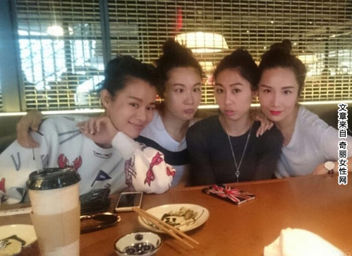 胡杏儿为闺蜜庆生 晒与闺蜜甜蜜庆生合照秀美腿
