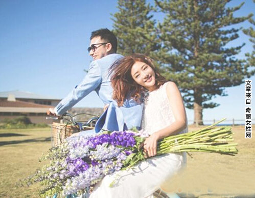 邓家佳老公结婚照 与相恋十年圈外老公结婚照流出
