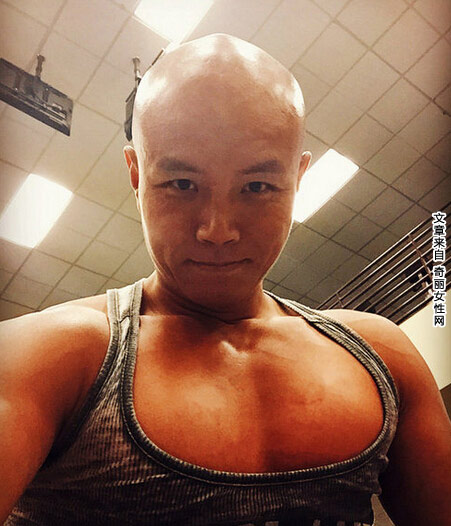 乐嘉肌肉照 网曝乐嘉胸肌青筋暴起