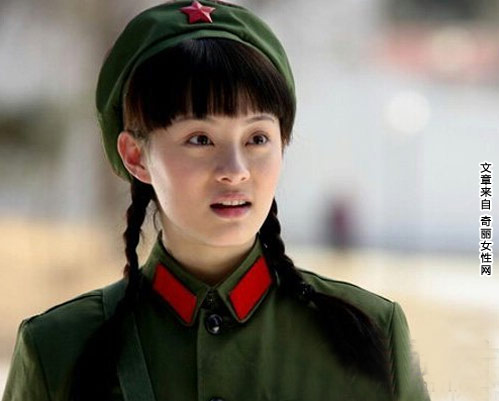 孙俪晒军装照 昔日军装照片英姿飒爽