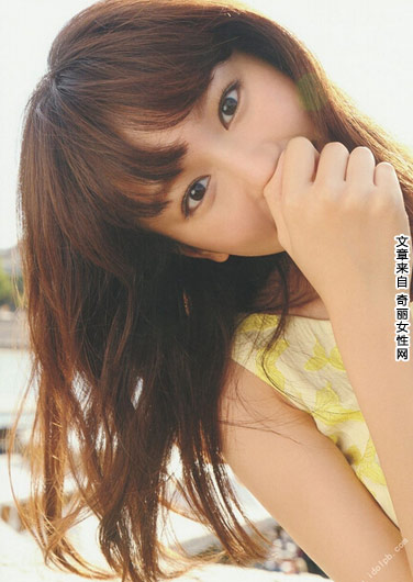 桐谷美玲性感写真 穿连衣裙秀性感美背