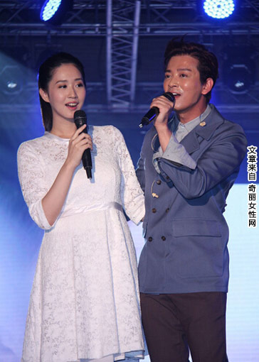 陈晓东与老婆合影 晒与老婆王妤娴亲密合影