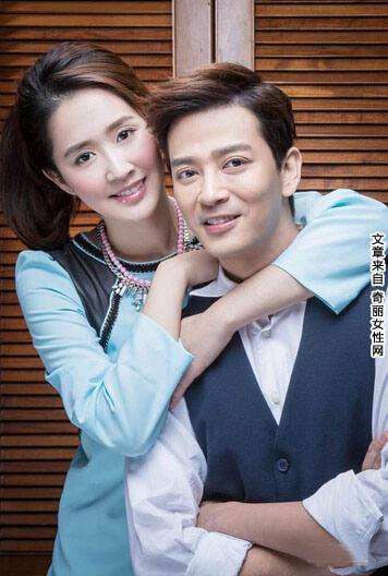 陈晓东与老婆合影 晒与老婆王妤娴亲密合影
