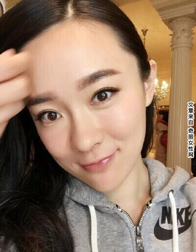 霍思燕戴鹿角合影 戴鹿角头饰可爱似少女私房照盘点