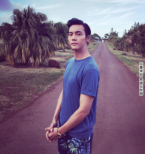 陈伟霆晒帅照 各种自拍帅照样子酷炫十足
