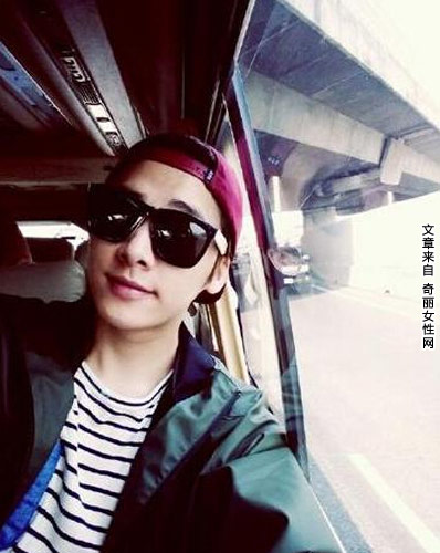 李易峰晒帅照 晒帅气自拍照戴墨镜扮酷被赞颜值高