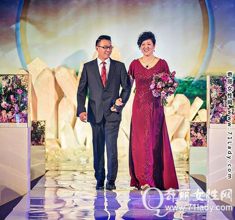 郎平与教授结婚现场图片 老公王育成年龄及背景曝光