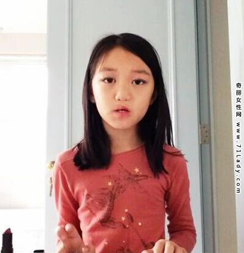 李亚鹏晒李嫣近照 大赞女儿李嫣有前途