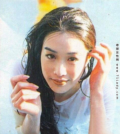 钟丽缇美人鱼旧照 22年前性感美人鱼剧照美艳迷人