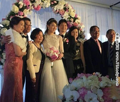 钟嘉欣西式婚纱照曝光 飘逸似仙女