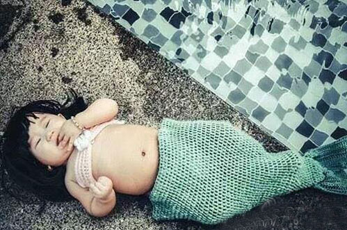 史上最萌美人鱼 萌娃穿上美人鱼尾巴呆萌可爱