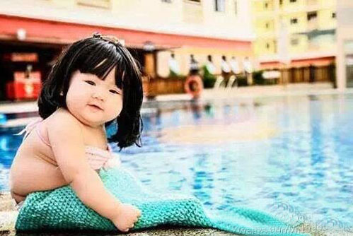 史上最萌美人鱼 萌娃穿上美人鱼尾巴呆萌可爱