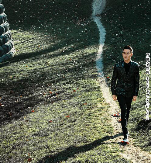 王凯暖春封面曝光 封面写真身姿笔挺英伦风范十足