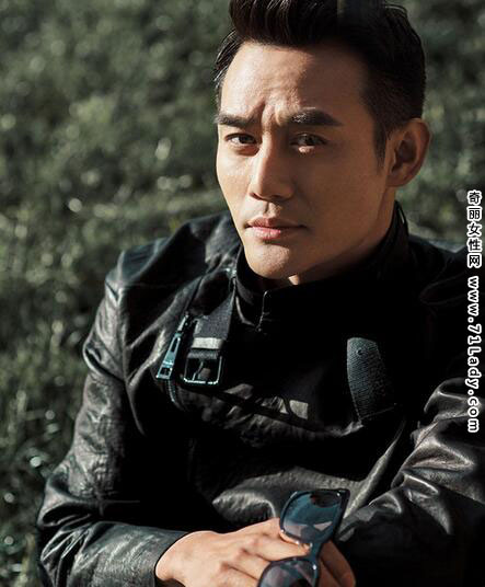 王凯暖春封面曝光 封面写真身姿笔挺英伦风范十足