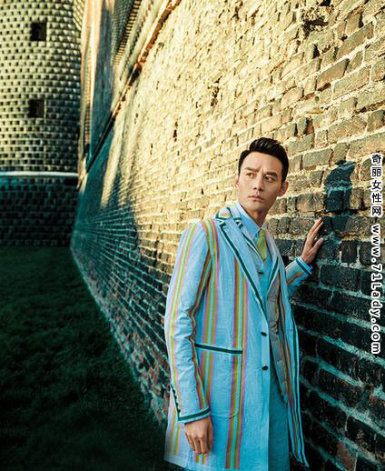 王凯暖春封面曝光 封面写真身姿笔挺英伦风范十足