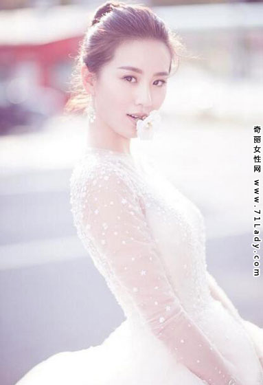 刘诗诗吴奇隆结婚照曝光,刘诗诗披上白色婚纱美翻天