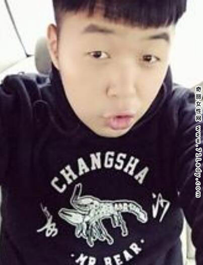 杜海涛晒自拍 自拍照挑战鹿晗自称像鹿晗