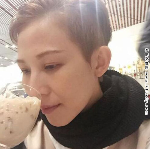 蔡少芬清早晒自拍 戴墨镜慵懒自拍照依然漂亮