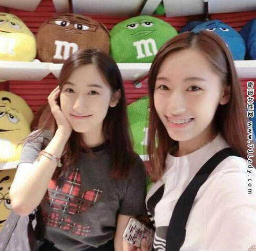 双胞胎毕业前后照 复旦毕业照依然清纯可人走红