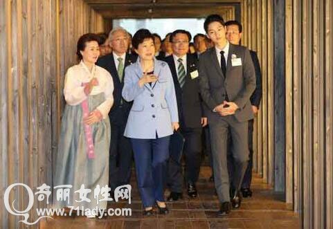 首页 情感 绝密隐私      朴槿惠会见宋仲基,近日,韩国总统朴槿惠参加