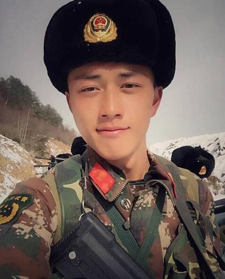 武警特战队员走红网络 杨明鑫被赞比宋仲基帅气